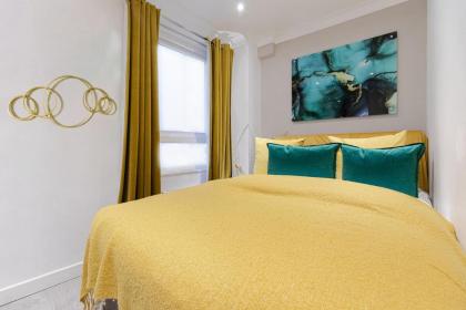 Explore the MOST EXQUISITE West-End from a Harrods FAMILY and COUPLE HOME - image 22