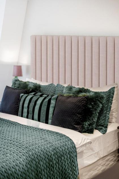 Explore the MOST EXQUISITE West-End from a Harrods FAMILY and COUPLE HOME - image 23