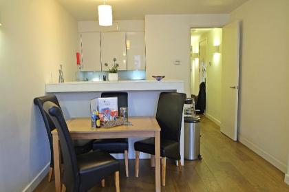 Urban Stay London City Apartments - image 3
