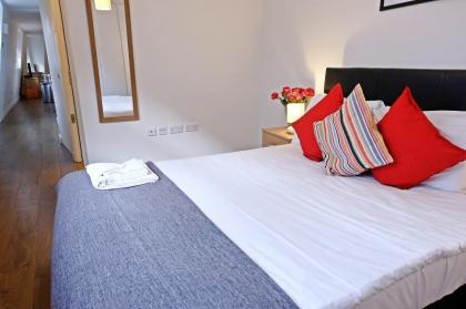 Urban Stay London City Apartments - image 4