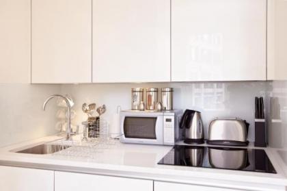 Urban Stay London City Apartments - image 5