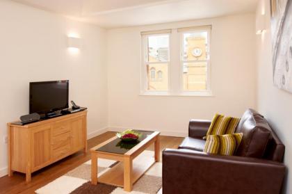 Urban Stay London City Apartments - image 8