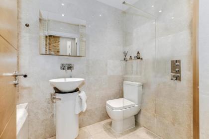 Cool Covent Garden Theatre Design Hub for Families Friends Couples - image 10