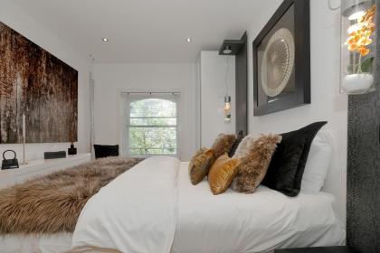 Cool Covent Garden Theatre Design Hub for Families Friends Couples - image 15