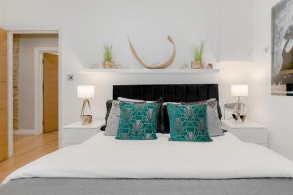 Cool Covent Garden Theatre Design Hub for Families Friends Couples - image 16
