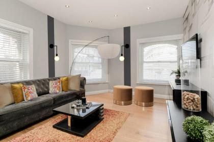 Cool Covent Garden Theatre Design Hub for Families Friends Couples - image 2