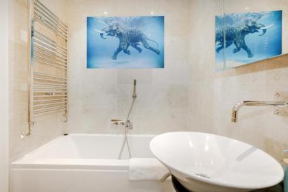 Cool Covent Garden Theatre Design Hub for Families Friends Couples - image 9