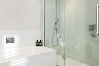 1st Class Covent Garden Residences for 1st Class Guests - image 19