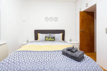 Gorgeous Apartment in Trendy Neighbourhood (DH5) - image 3