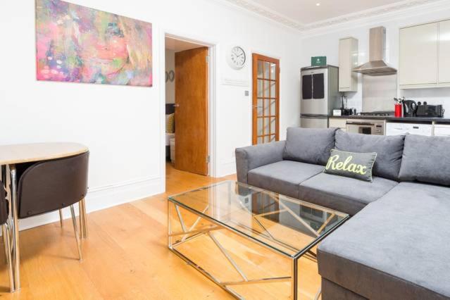 Gorgeous Apartment in Trendy Neighbourhood (DH5) - image 6
