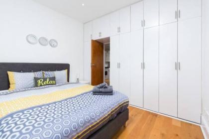 Gorgeous Apartment in Trendy Neighbourhood (DH5) - image 8