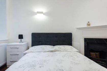 Fleet Street Apartment 2 - image 13