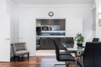 Fleet Street Apartment 3 - image 1