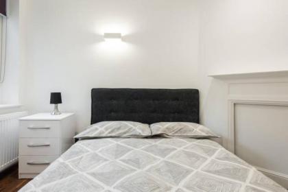 Fleet Street Apartment 3 - image 13