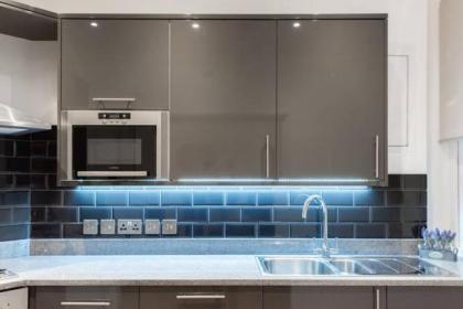 Fleet Street Apartment 3 - image 20