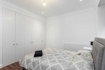 Fleet Street Apartment 3 - image 3