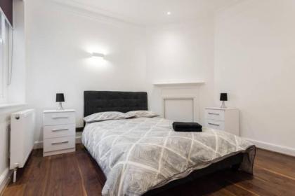 Fleet Street Apartment 3 - image 9