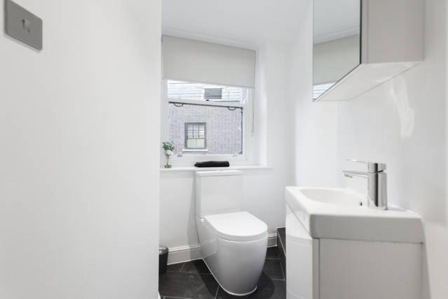 Fleet Street Apartment 4 - image 2