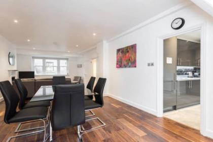 Fleet Street Apartment 4 - image 3