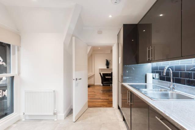 Fleet Street Apartment 4 - image 5
