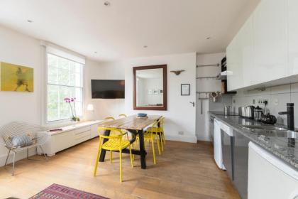 Smart 3 bed flat in Islington close to Angel Tube - image 10