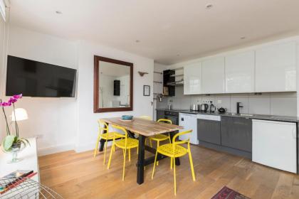 Smart 3 bed flat in Islington close to Angel Tube - image 14