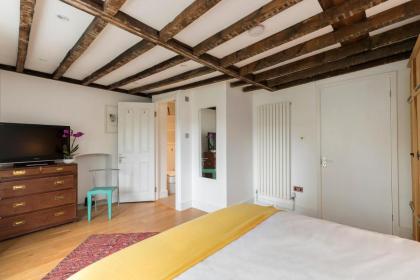Smart 3 bed flat in Islington close to Angel Tube - image 2