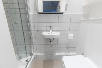 Smart 3 bed flat in Islington close to Angel Tube - image 9