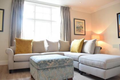 Spacious and Stylish 1 Bedroom Flat near Chelsea London
