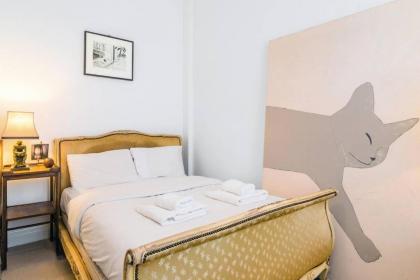 Bright 1BR Home near Arsenal Stadium w/Balcony - image 17