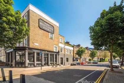 Bright 1BR Home near Arsenal Stadium w/Balcony - image 7