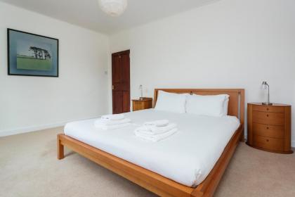 Veeve - Keats Country - image 21