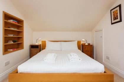 Veeve - Keats Country - image 26