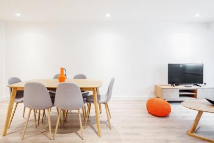 Stayo New Compton Street - image 1