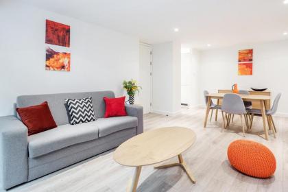 Stayo New Compton Street - image 2