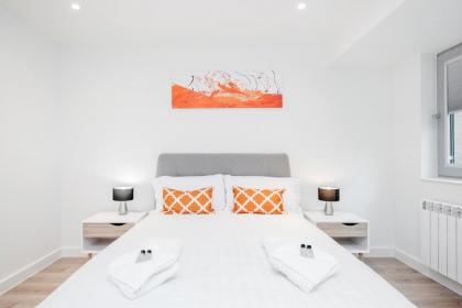 Stayo New Compton Street - image 3
