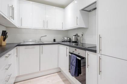 Stayo New Compton Street - image 4