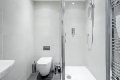 Stayo New Compton Street - image 6