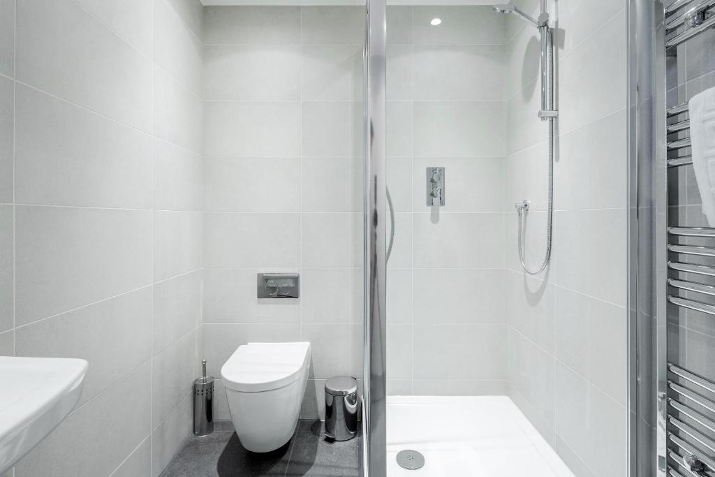 Stayo New Compton Street - image 6