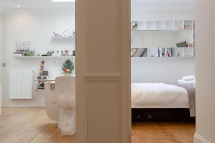 Modern 1 Bedroom Flat in Highbury - image 10