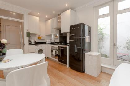 Modern 1 Bedroom Flat in Highbury - image 14