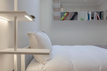 Modern 1 Bedroom Flat in Highbury - image 2
