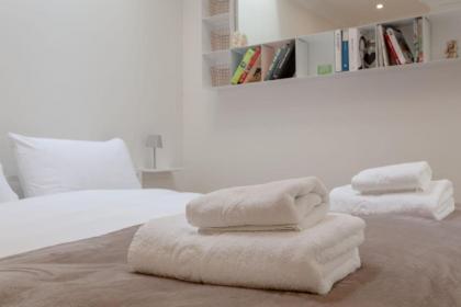 Modern 1 Bedroom Flat in Highbury - image 3