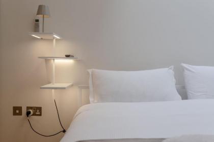 Modern 1 Bedroom Flat in Highbury - image 4