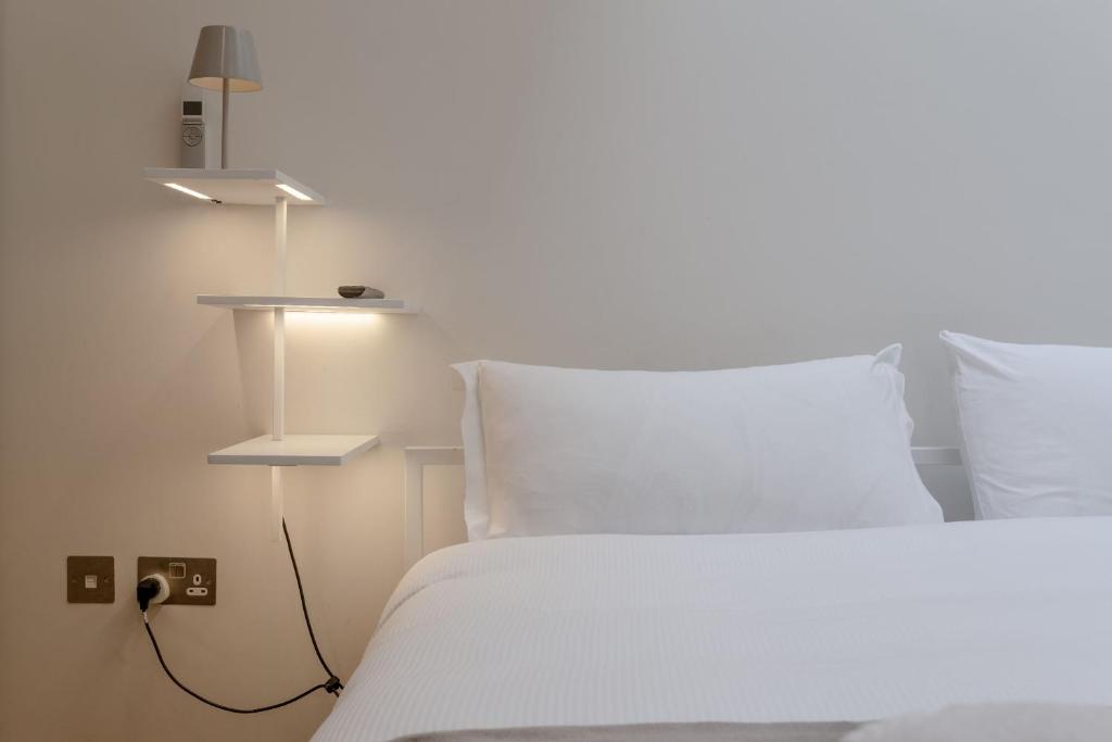 Modern 1 Bedroom Flat in Highbury - image 4