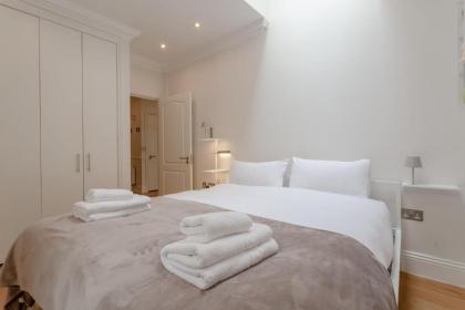 Modern 1 Bedroom Flat in Highbury - image 6
