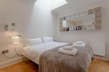 Modern 1 Bedroom Flat in Highbury - image 7