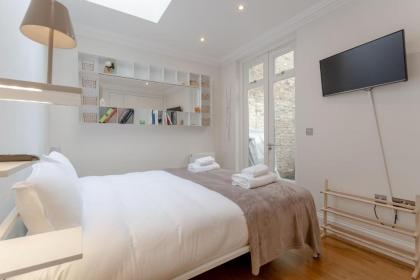 Modern 1 Bedroom Flat in Highbury - image 8