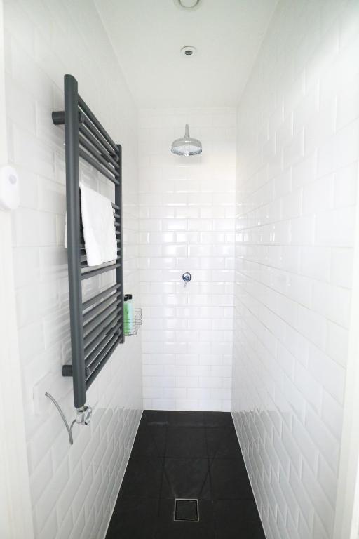 Modern 1 Bedroom Apartment in Shoreditch - image 3
