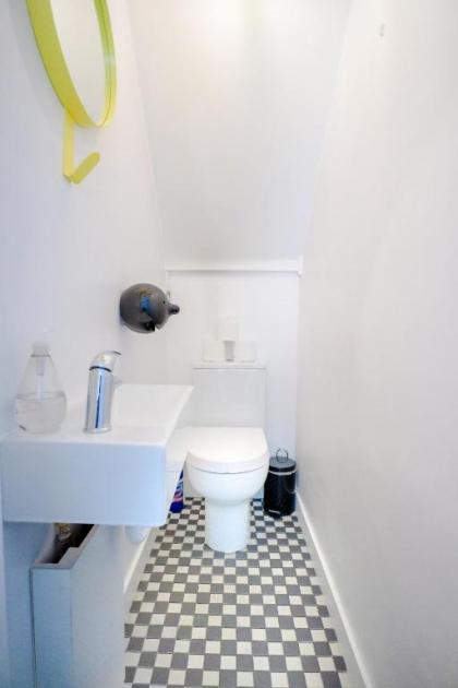 Modern 1 Bedroom Apartment in Shoreditch - image 4